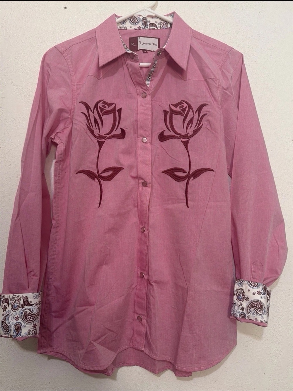 Reatta  embroidered Roses pearl snap Pink western Shirt paisley trim Sz M